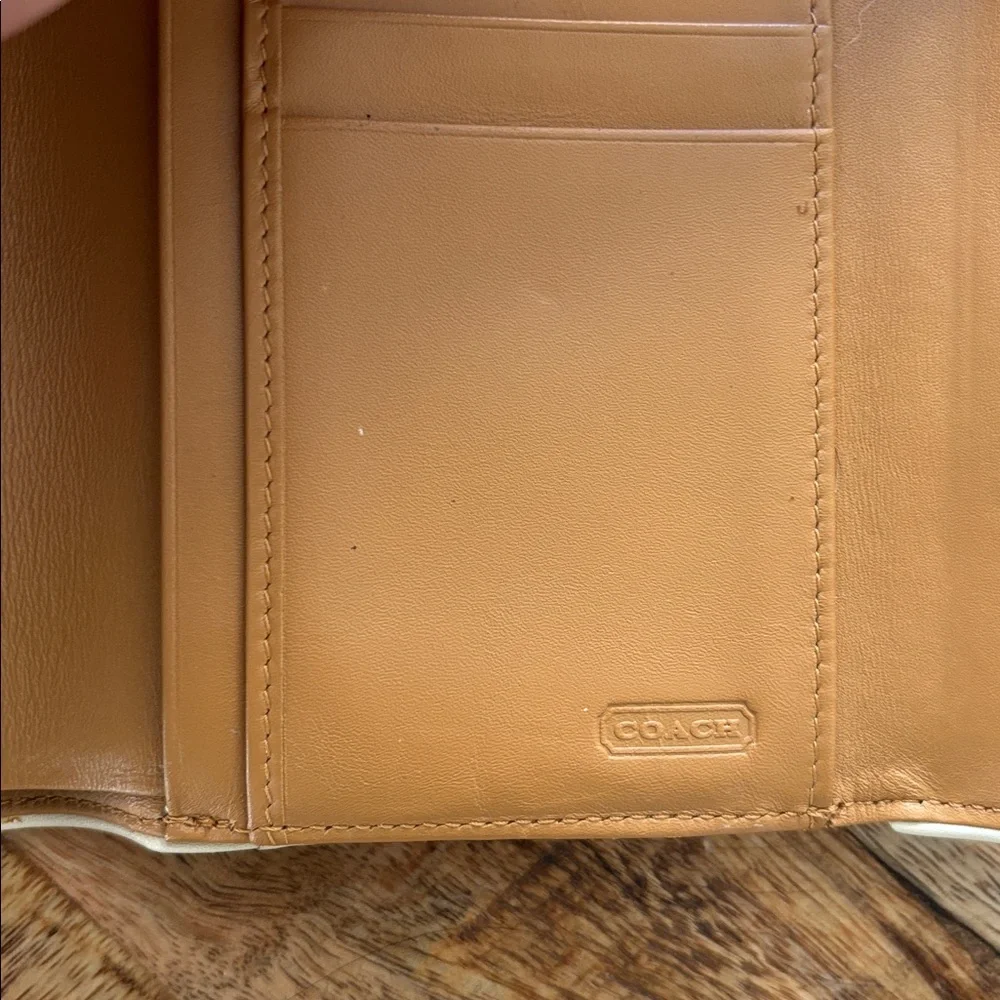 🪈💛COACH Piped Polished Large Framed Wallet💛🪈 - Picture 10 of 11